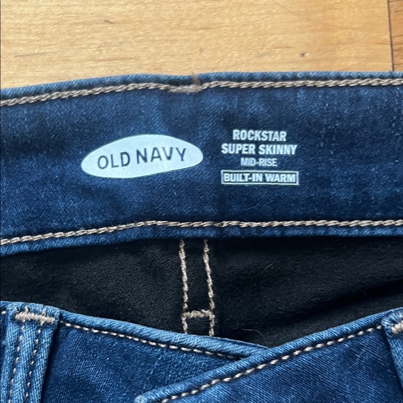 NWT Old Navy Rockstar Super Skinny Mid-Rise Jeans with “Built-In Warm” - Picture 2 of 3